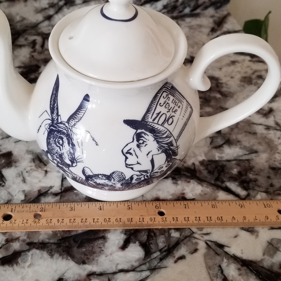 Alice in wonderland teapot - Picture 6 of 8